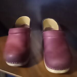 Dansko Sedona Red/Burgundy -ish Nurse Clogs Sz. 37 or US 7